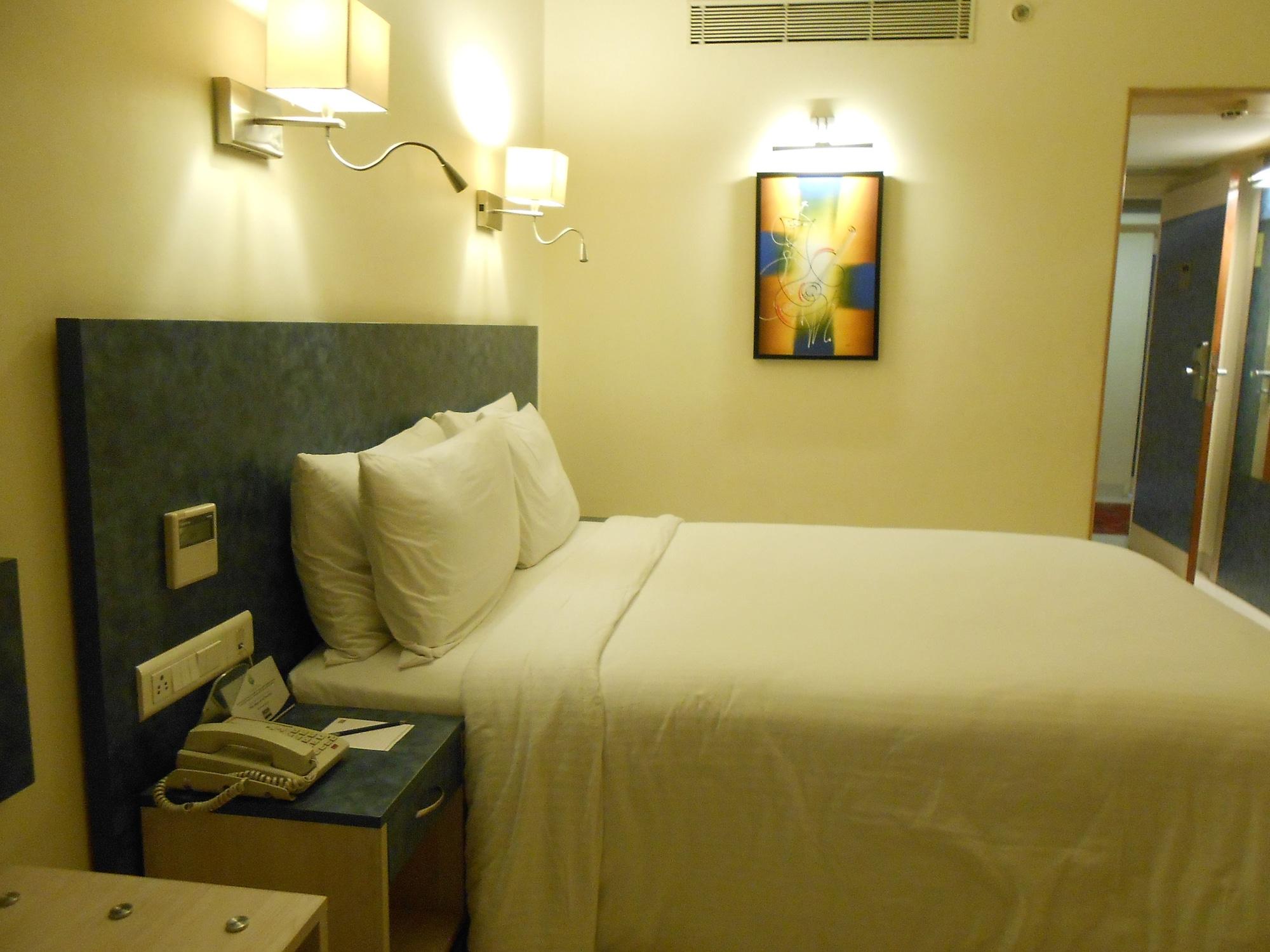 Noorya Business & Banquet Hotel Pimpri-Chinchwad Eksteriør bilde
