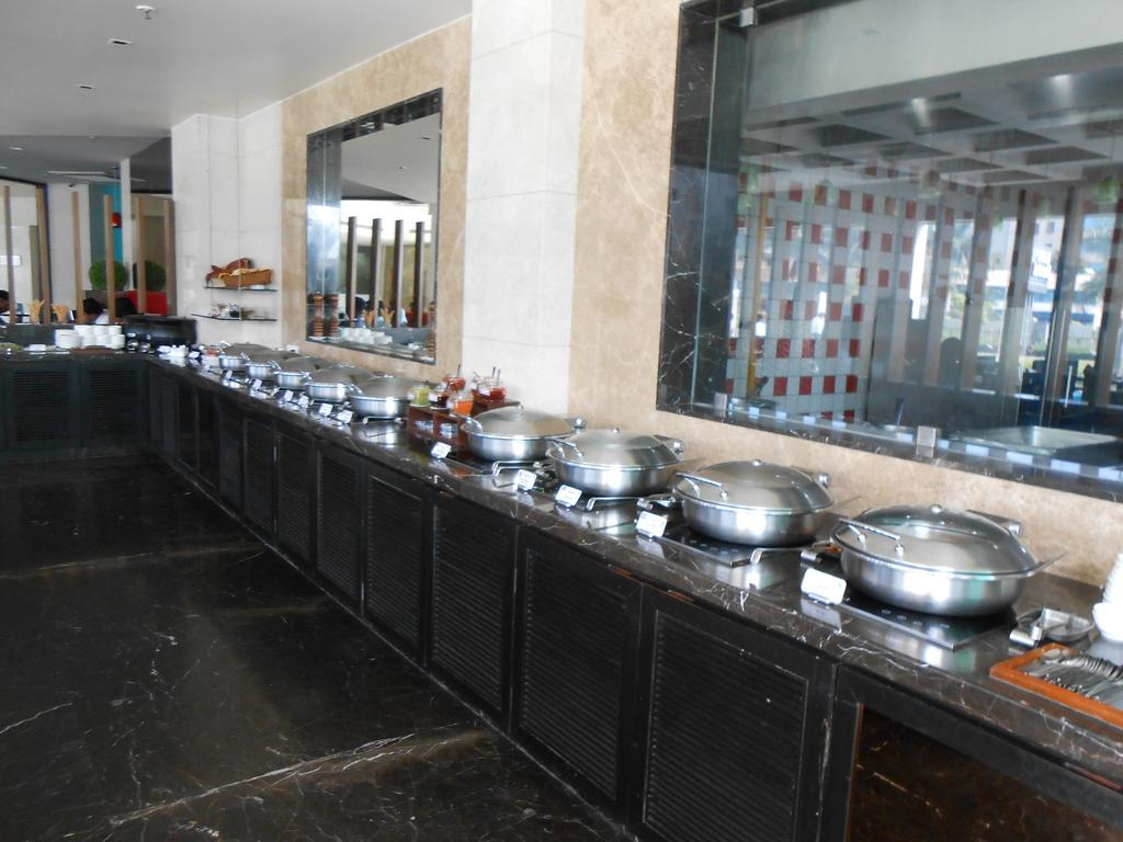 Noorya Business & Banquet Hotel Pimpri-Chinchwad Eksteriør bilde