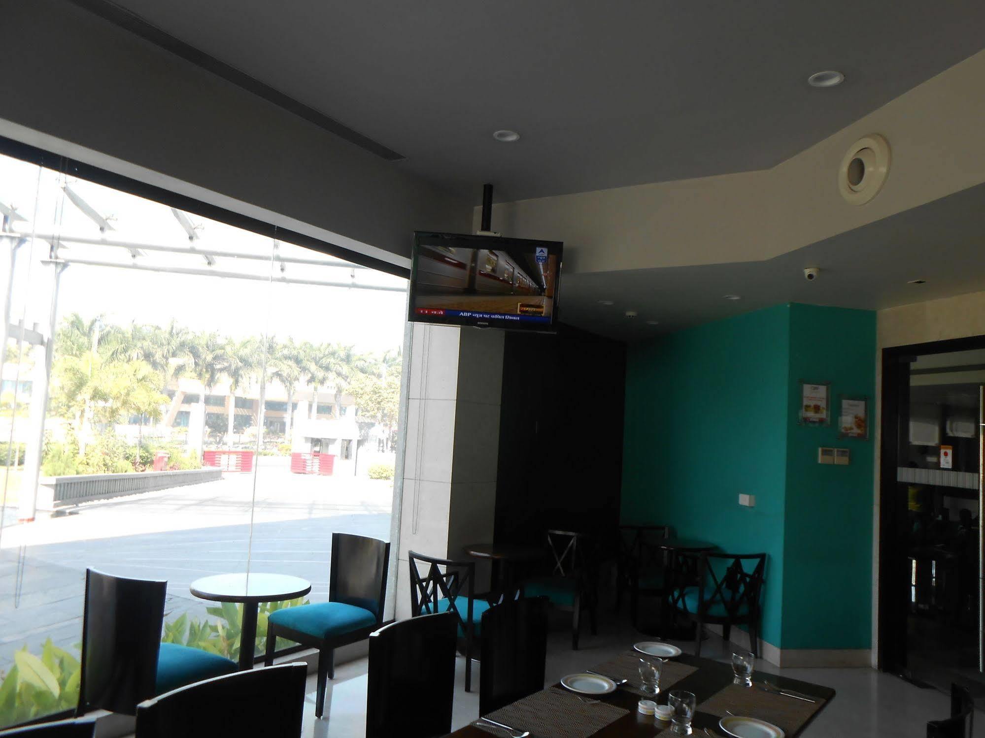 Noorya Business & Banquet Hotel Pimpri-Chinchwad Eksteriør bilde
